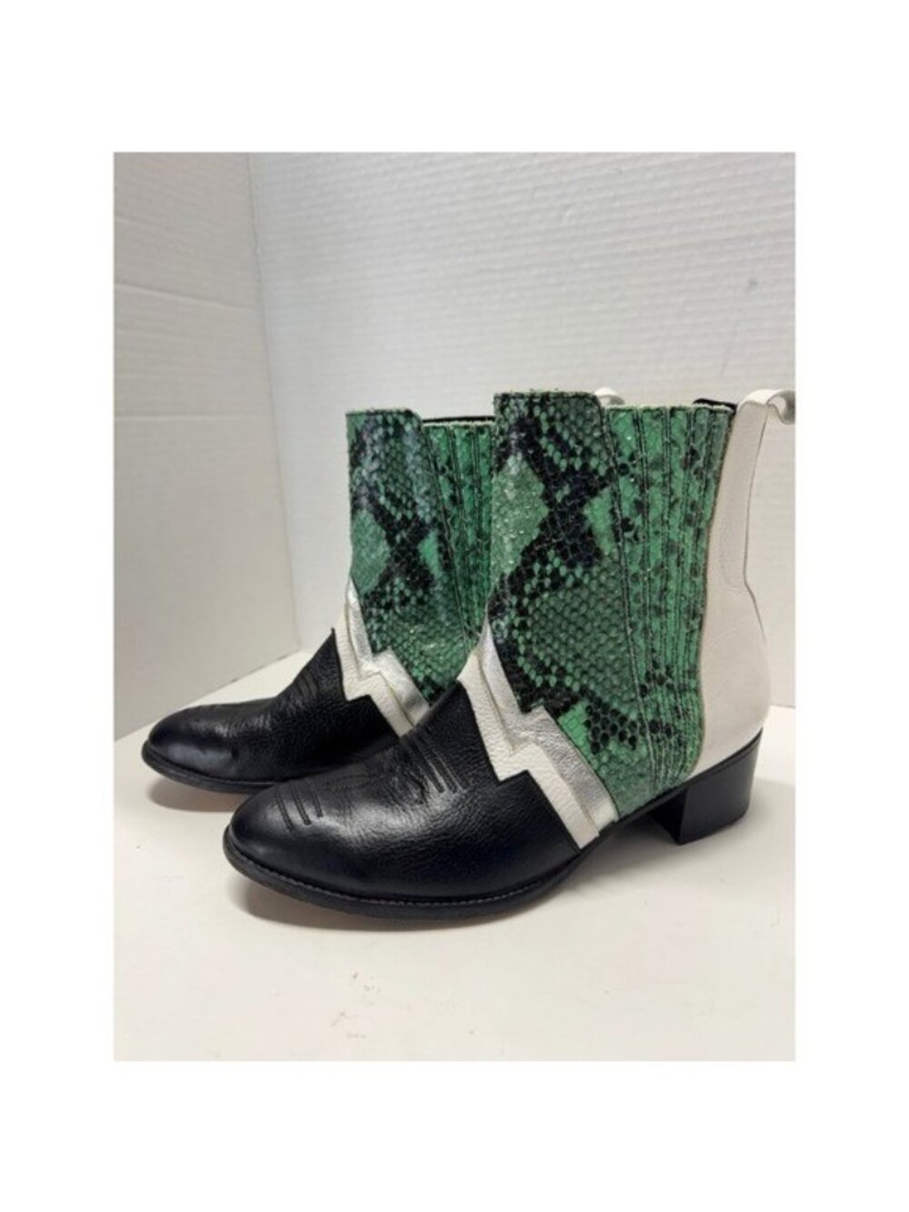 The MIT Last NYC Green Snakeskin Leather Western Ankle Boots Size 38 7.5
